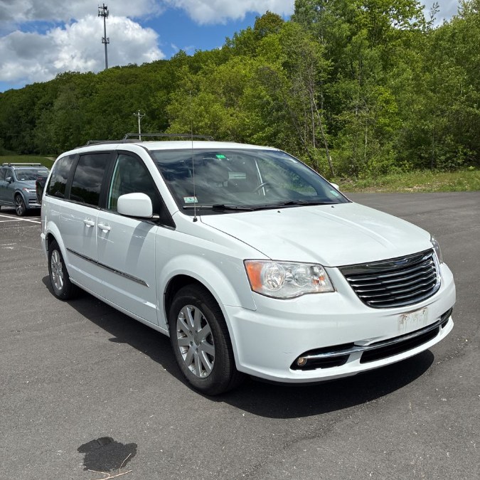 2015 Chrysler Town & Country Touring's photo