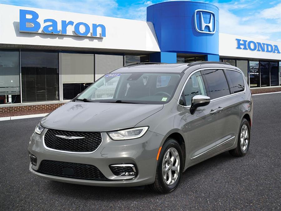 2023 Chrysler Pacifica Limited's photo