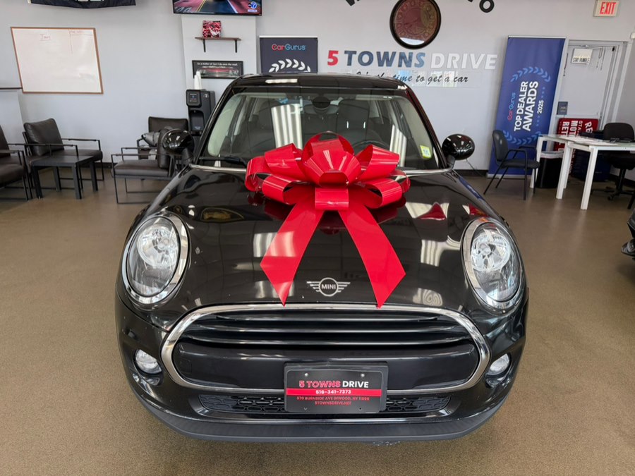 2019 MINI Hardtop Cooper Signature's photo