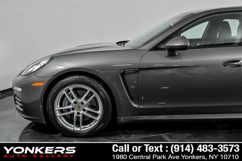 2016 Porsche Panamera 4's photo