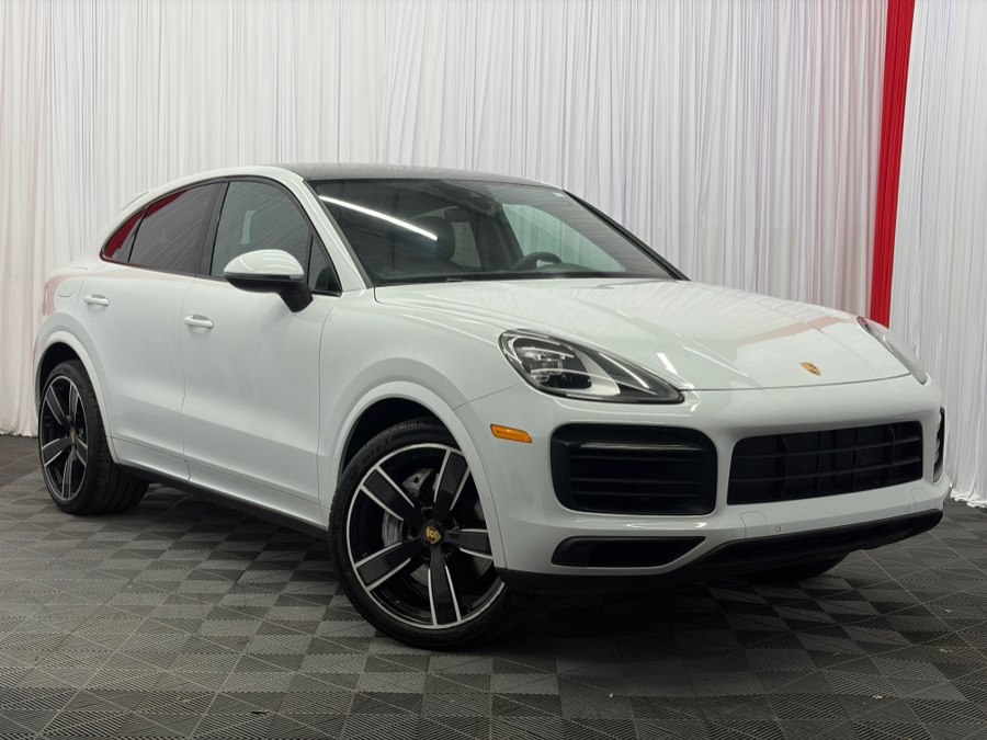 2022 Porsche Cayenne Platinum Edition S's photo