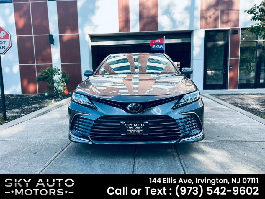 2024 Toyota Camry LE's photo