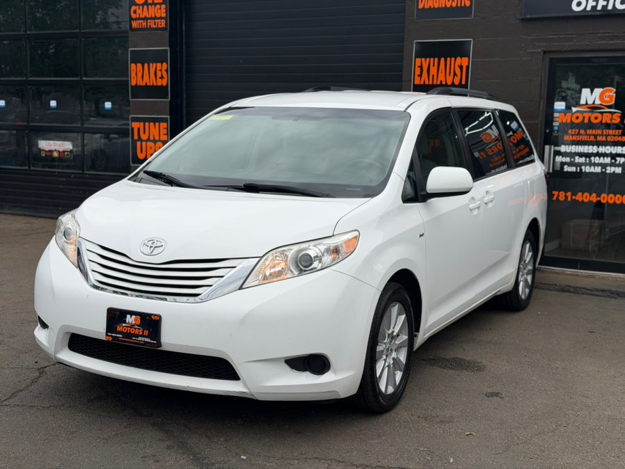 2017 Toyota Sienna LE V6 AWD 7-Passenger's photo