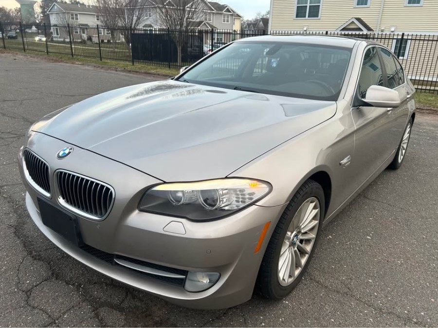 2011 BMW 5 Series 535i xDrive Sedan's photo