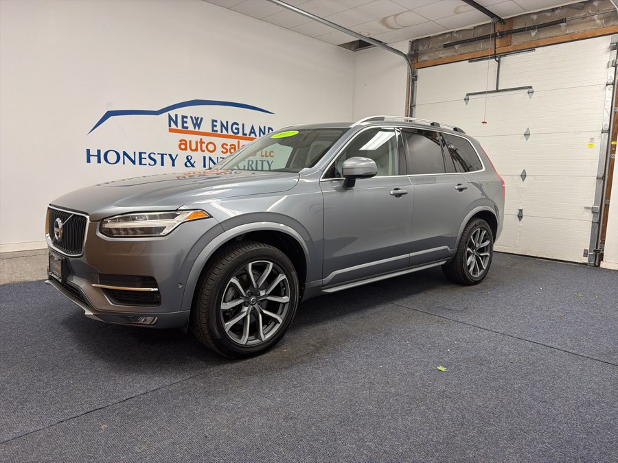 2017 Volvo XC90 T6 AWD Momentum's photo