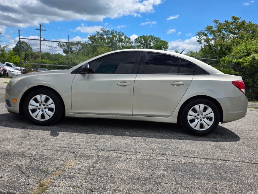 2014 Chevrolet Cruze LS Auto's photo