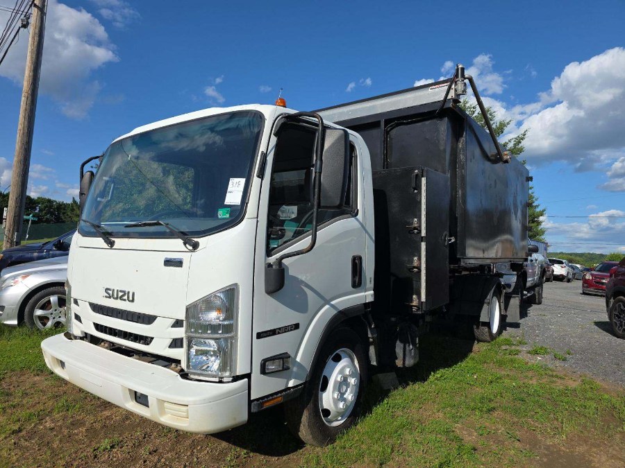2017 Isuzu NRR's photo