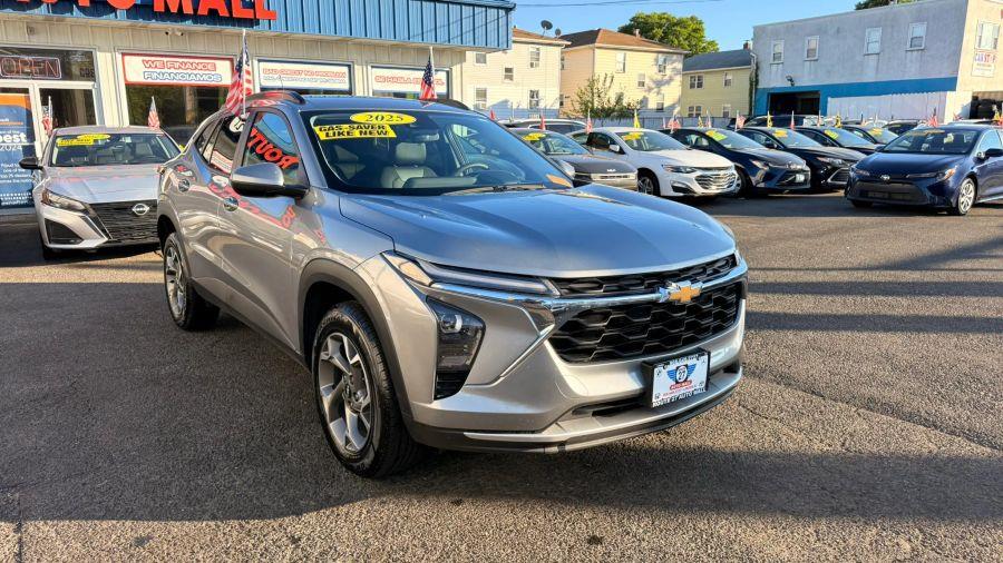 2025 Chevrolet Trax LT's photo