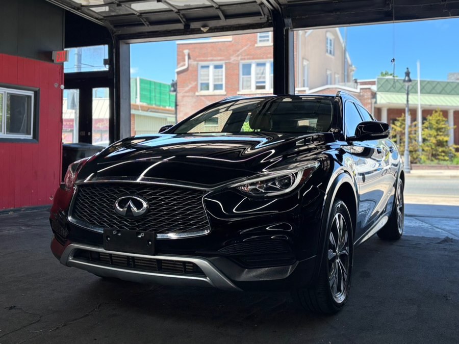 2018 Infiniti QX30 Luxury AWD photo