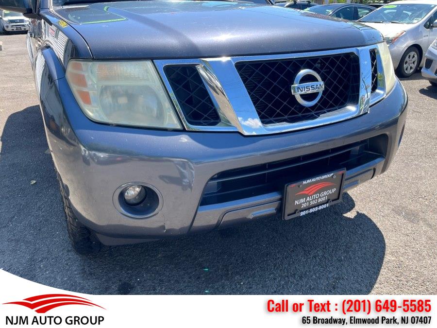 2010 Nissan Pathfinder SE 4x4's photo