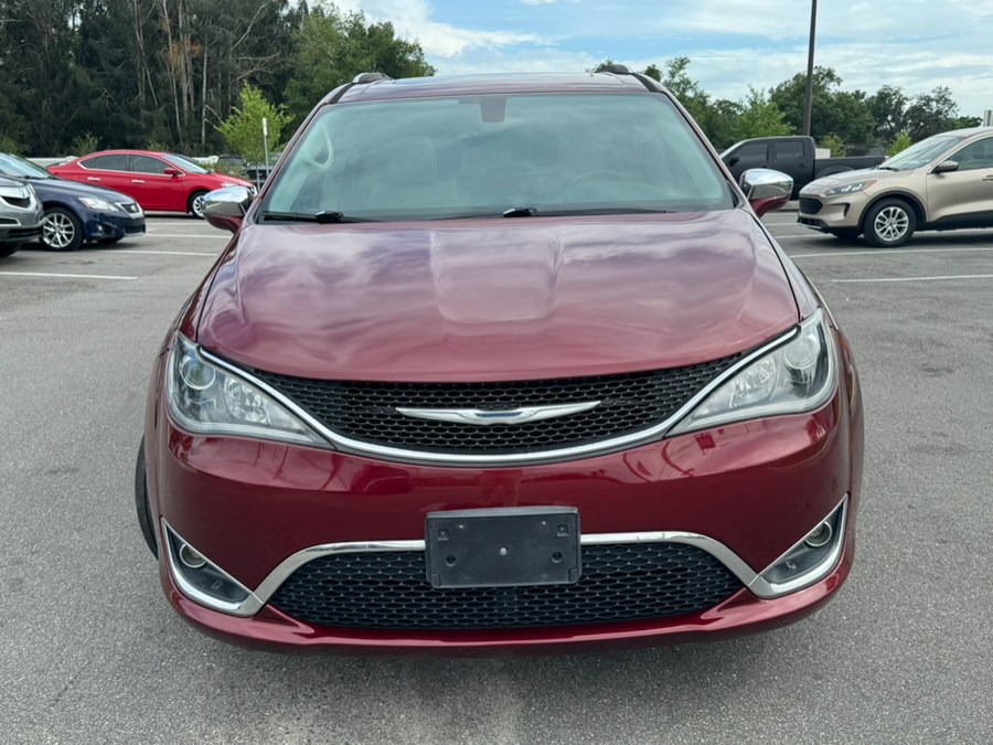 2017 Chrysler Pacifica Limited's photo