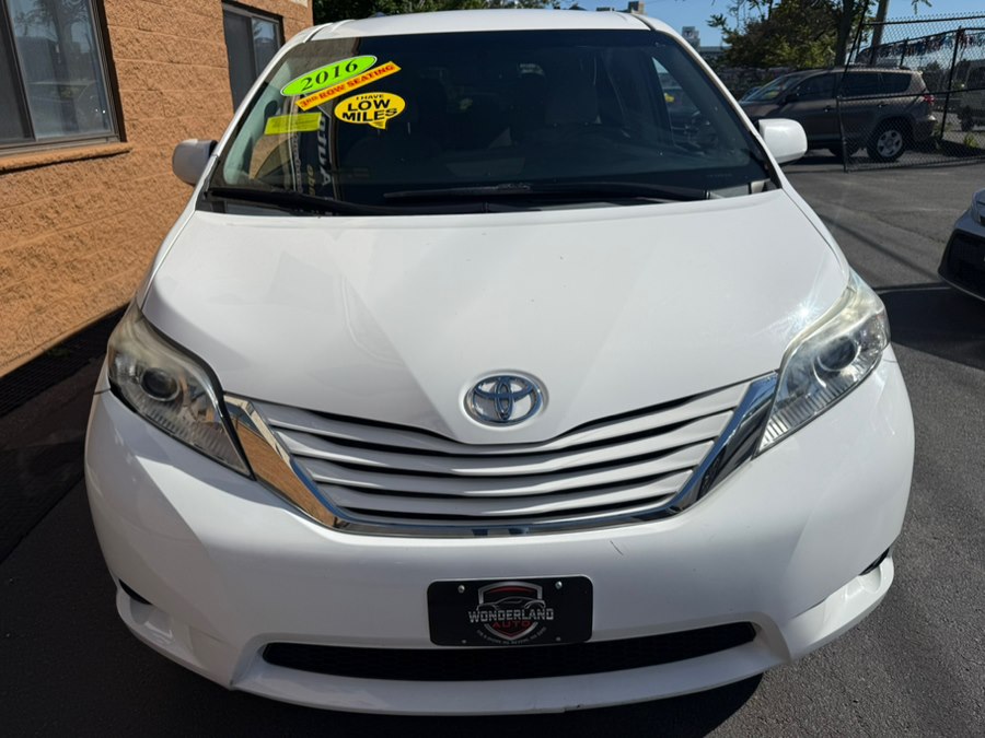 2016 Toyota Sienna LE V6 AWD 7-Passenger's photo