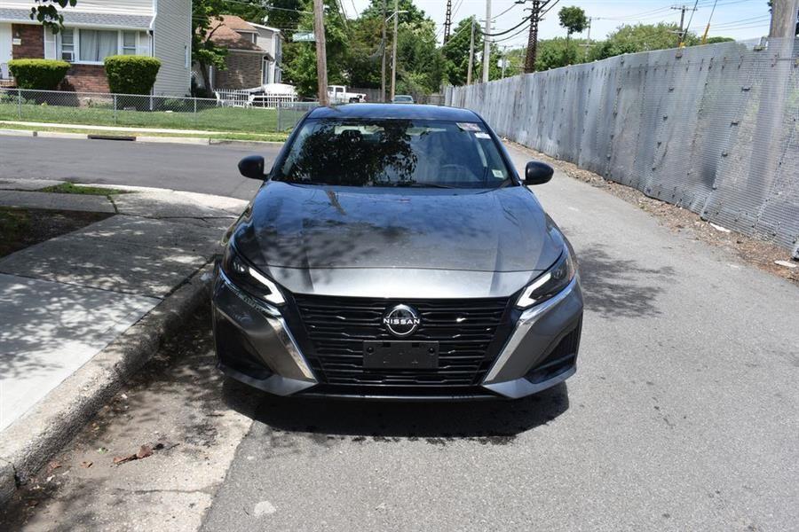 2025 Nissan Altima's photo