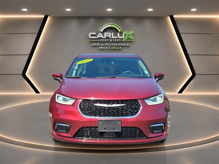 2023 Chrysler Pacifica Touring L's photo