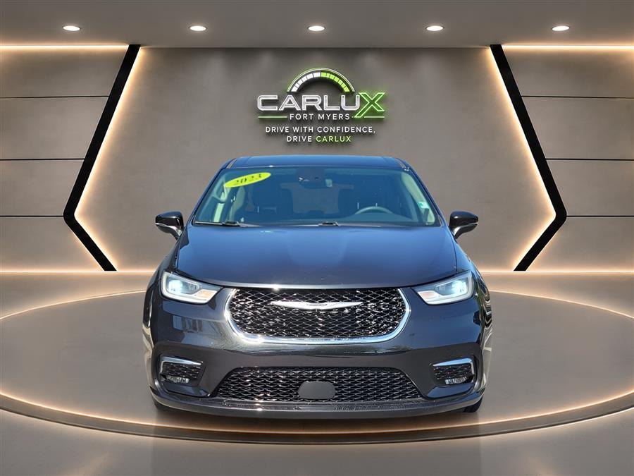 2023 Chrysler Pacifica Touring L's photo