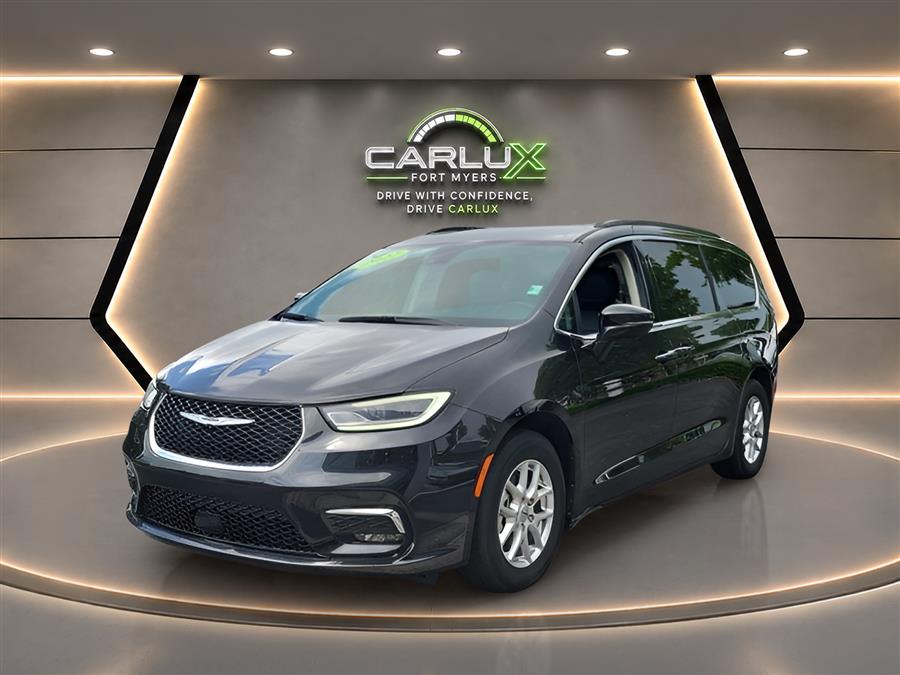 2022 Chrysler Pacifica Touring L's photo