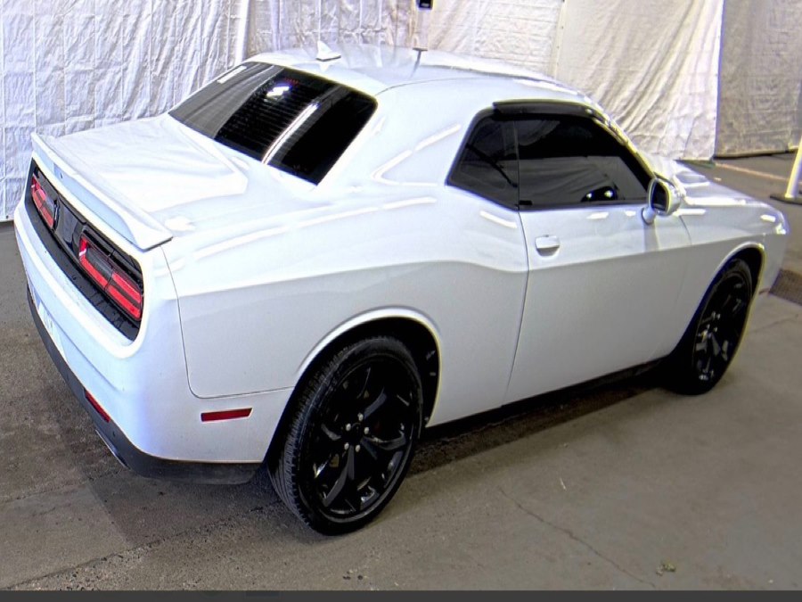 2016 Dodge Challenger SXT Plus's photo