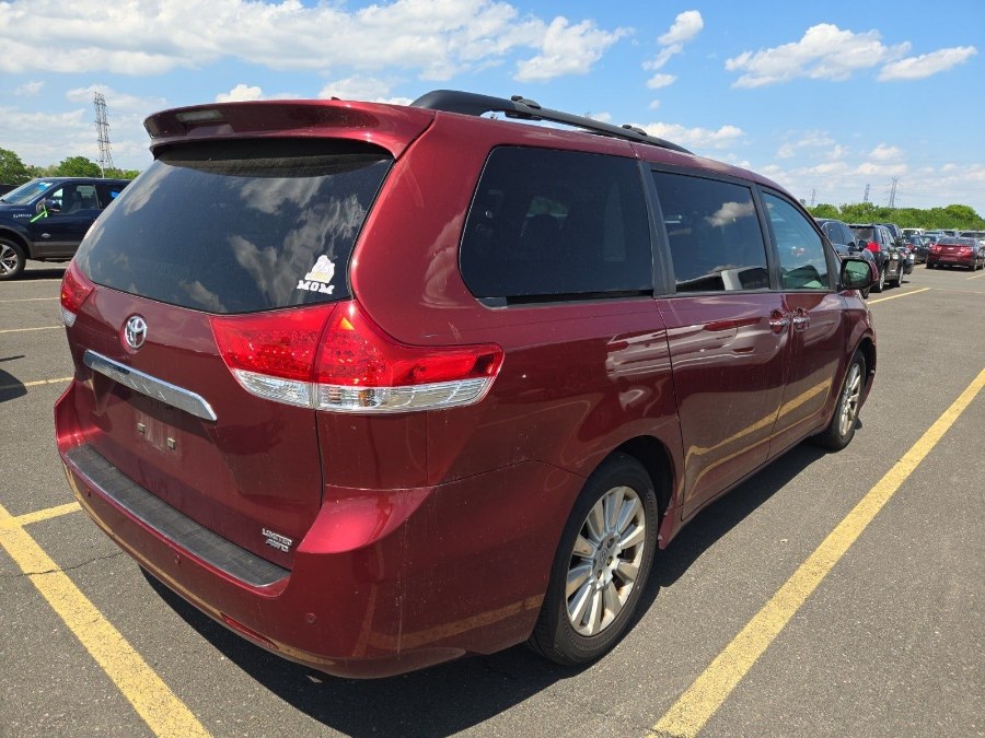 2012 Toyota Sienna's photo