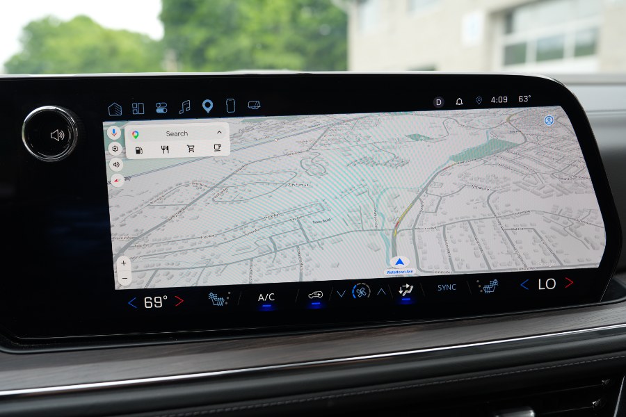 2025 Chevrolet Suburban's photo