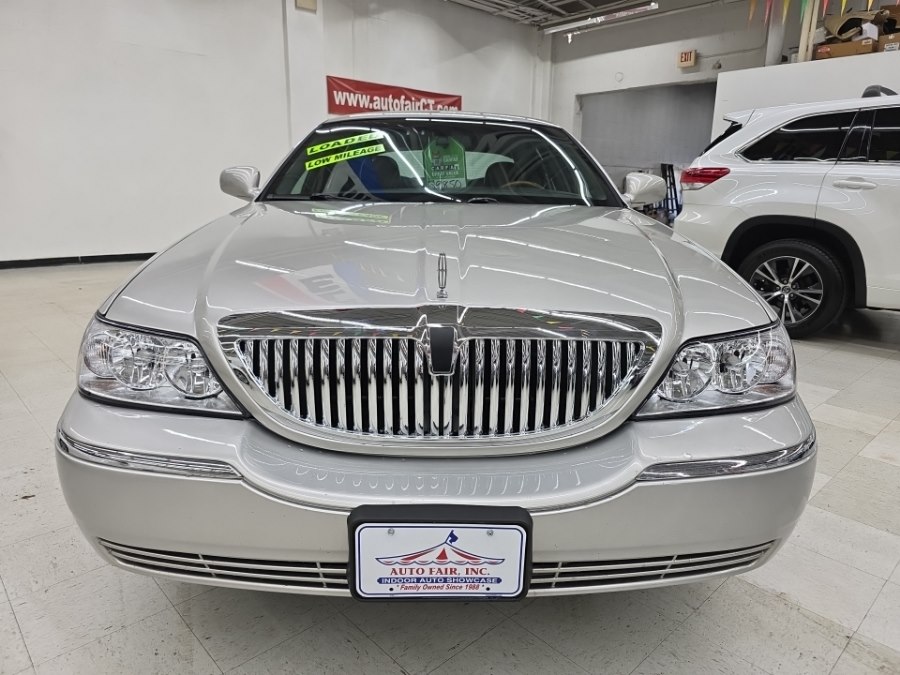 2008 Lincoln Town Car's photo