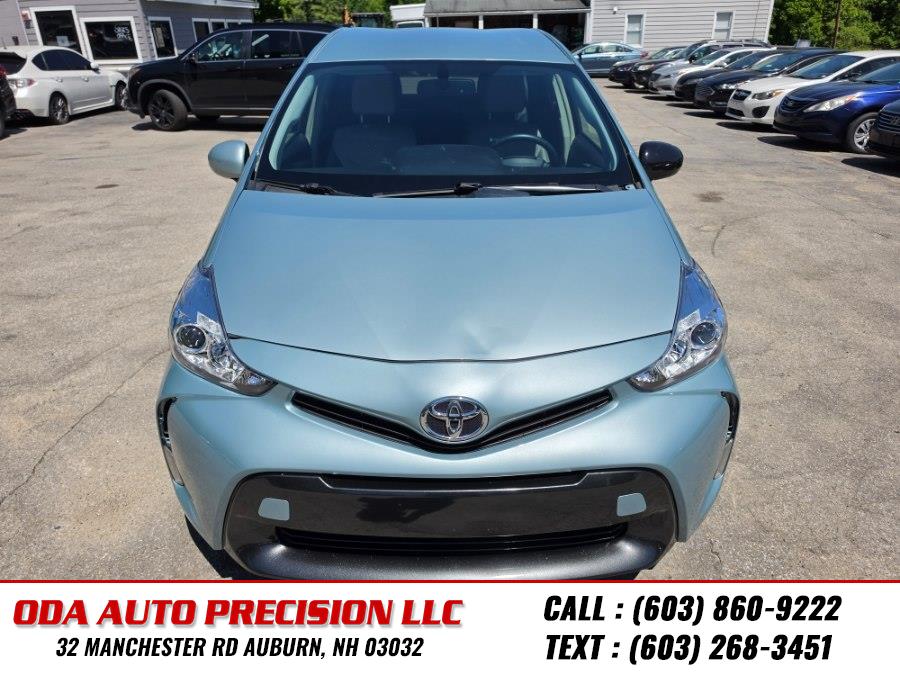 2017 Toyota Prius v Five's photo