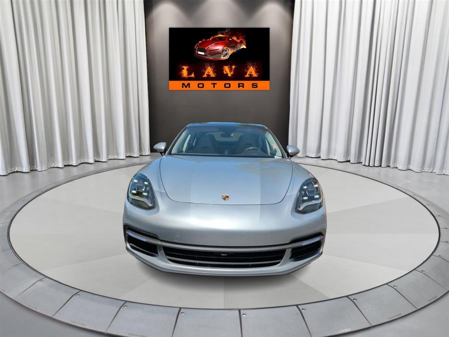 2019 Porsche Panamera 4's photo