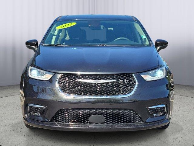 2023 Chrysler Pacifica Touring L's photo