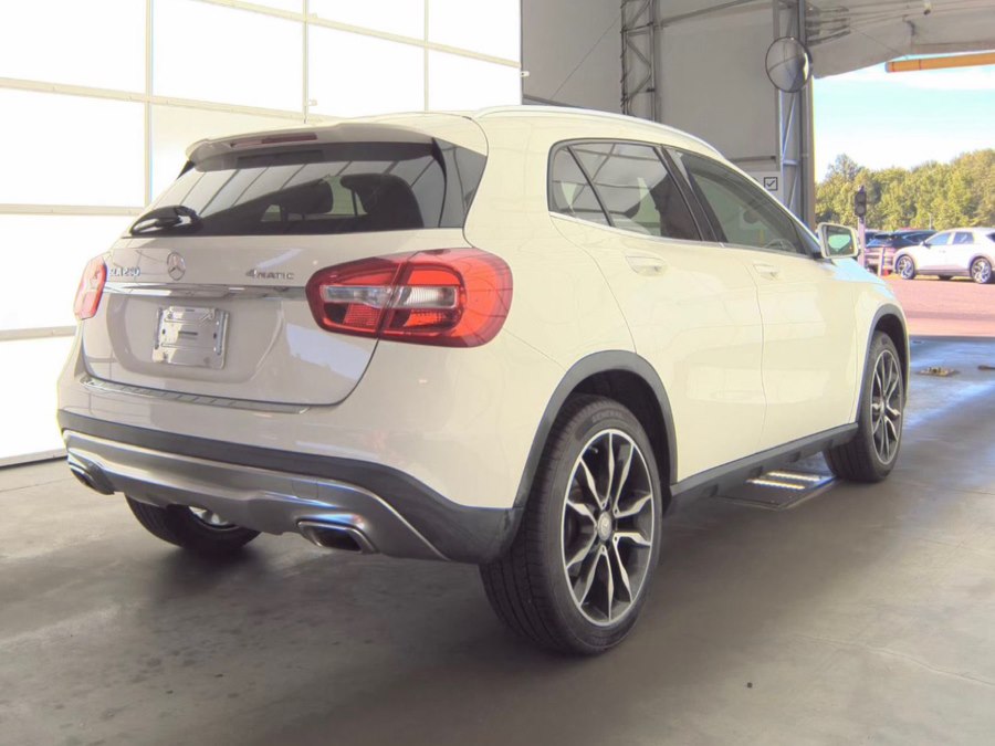 2017 Mercedes-Benz GLA GLA250 4MATIC's photo