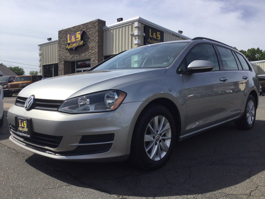 2016 Volkswagen Golf SportWagen TSI S Auto's photo
