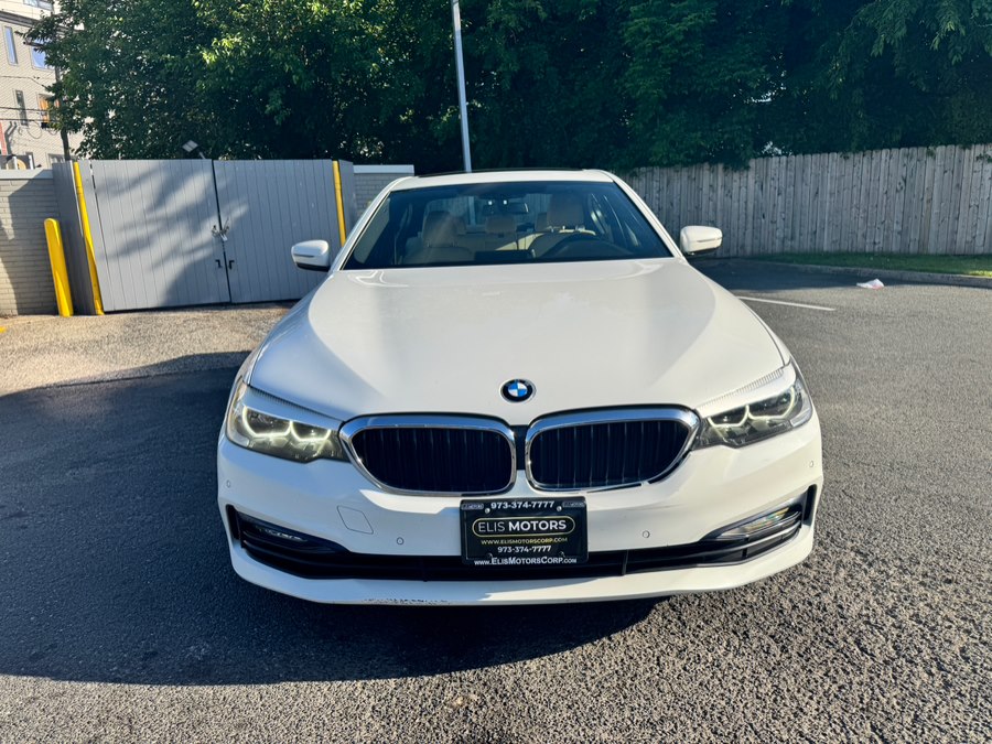 2017 BMW 5 Series 530i xDrive Sedan's photo