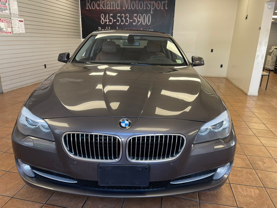 2011 BMW 5 Series's photo