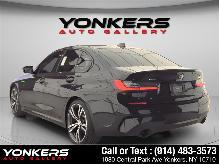 2022 BMW 3 Series 330i xDrive Sedan's photo