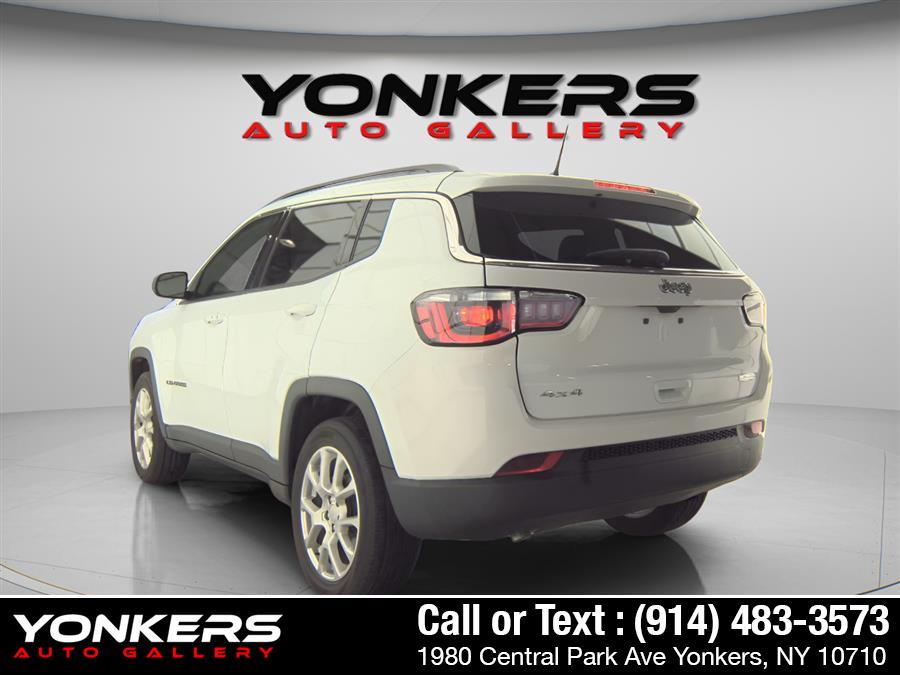 2023 Jeep Compass Latitude Lux 4X4's photo