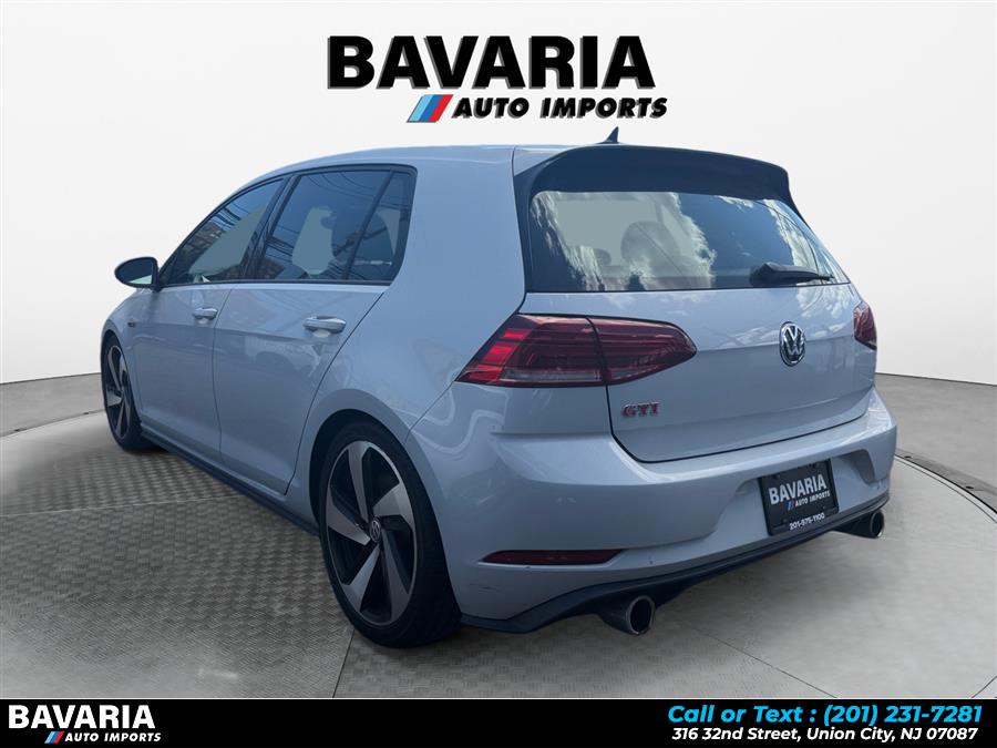 2019 Volkswagen Golf GTI 2.0T SE 4-door's photo