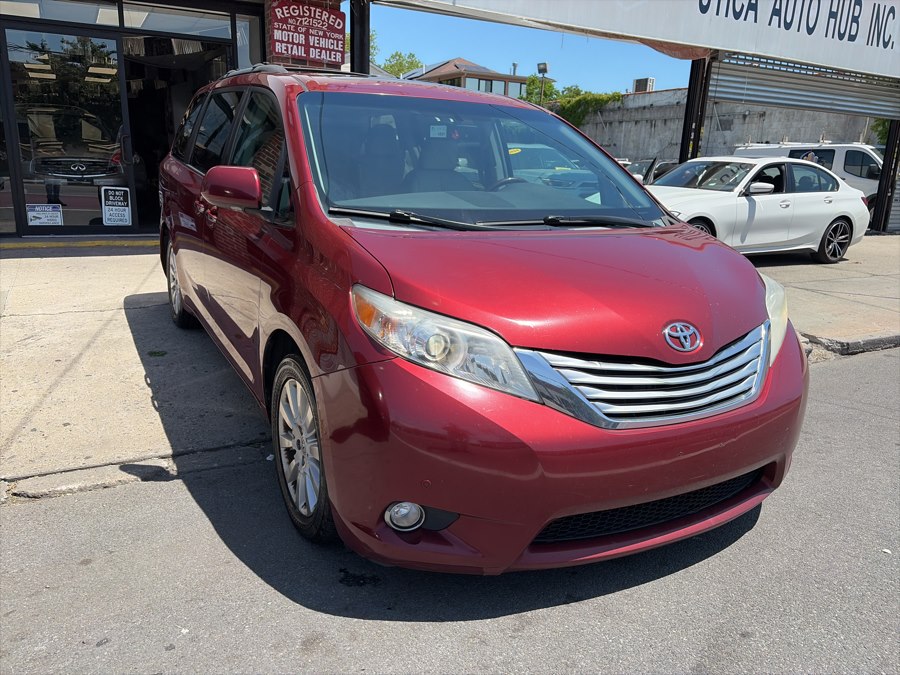 2012 Toyota Sienna Limited V6 AWD 7-Passenger's photo