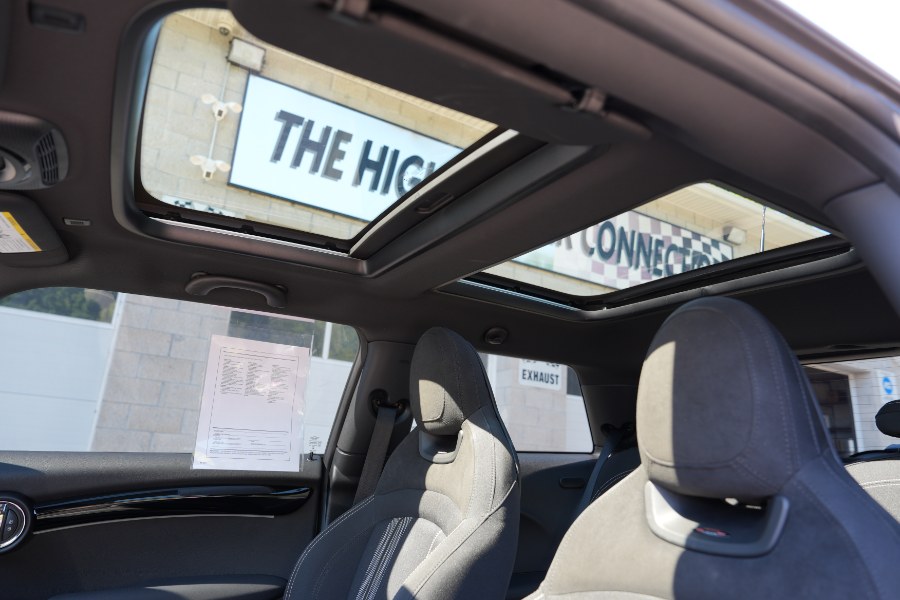 2023 MINI Hardtop John Cooper Works's photo