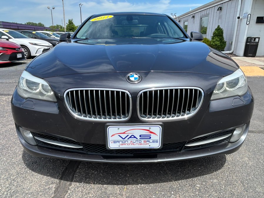 2011 BMW 5 Series 535i xDrive Sedan's photo