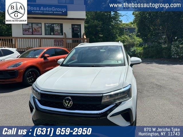 2024 Volkswagen Taos 1.5T SE 4Motion's photo