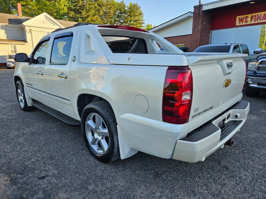 2013 Chevrolet Avalanche 4WD Avalanche LTZ's photo