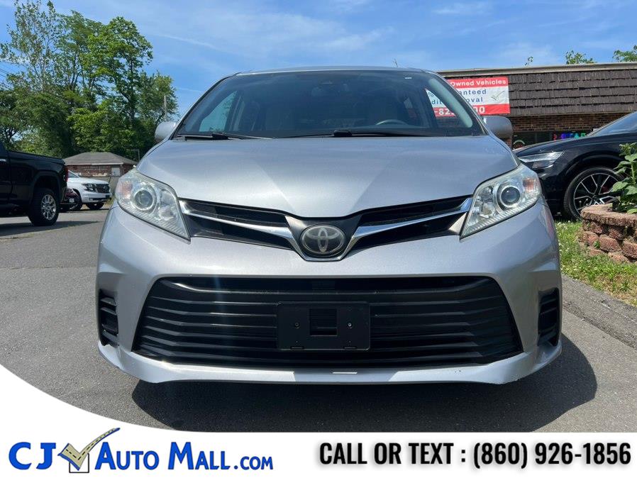 2018 Toyota Sienna LE V6 8-Passenger's photo