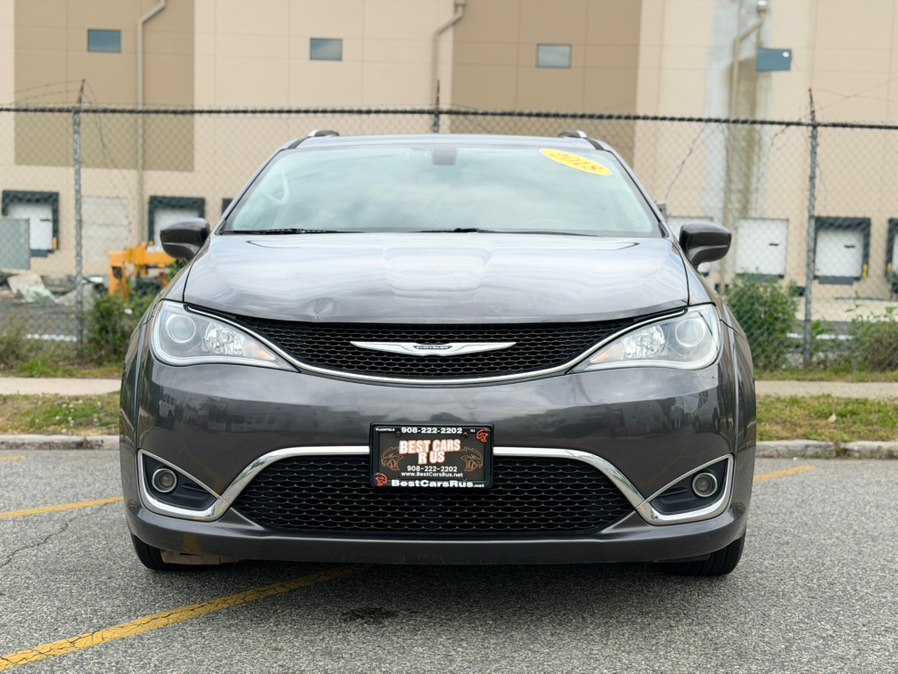 2018 Chrysler Pacifica Touring L's photo