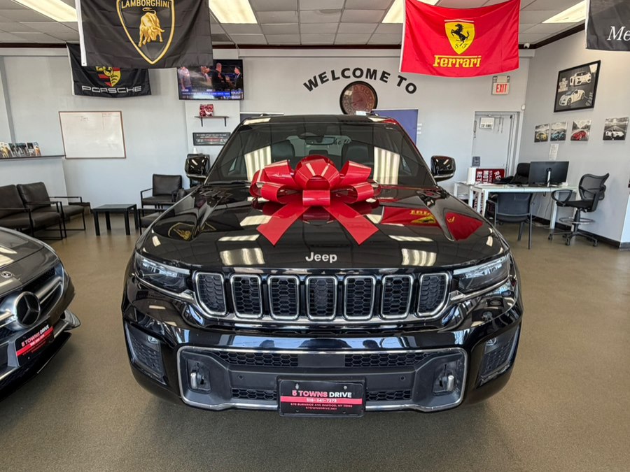 2023 Jeep Grand Cherokee Overland's photo