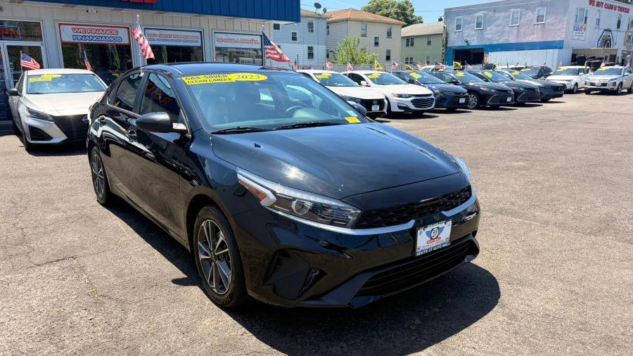 2023 Kia Forte LXS AT's photo