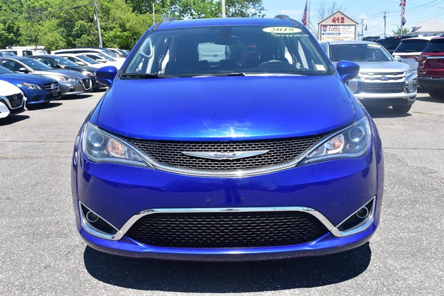 2018 Chrysler Pacifica Touring L's photo